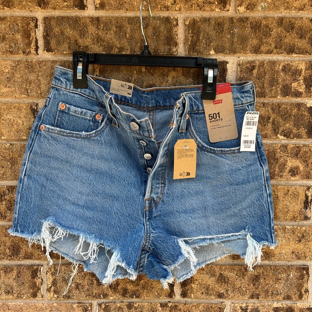 NWT Levi's medium wash 501 Button-Fly Shorts